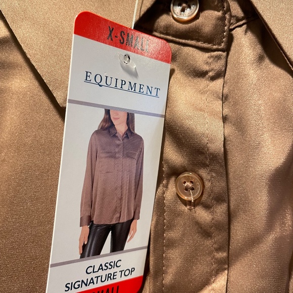 EQUIPMENT BRAND - WOMEN SIGNATURE CLASSIC TOP -   CLASSIC BLACK COLOR - Picture 14 of 15